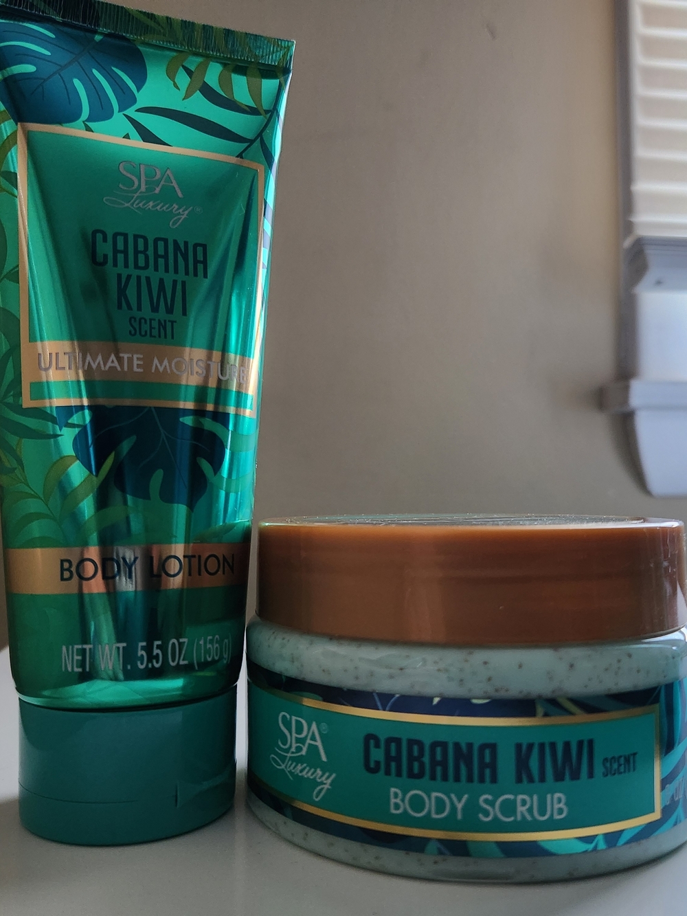 Cabana Kiwi Body Lotion & Body Scrub - Green